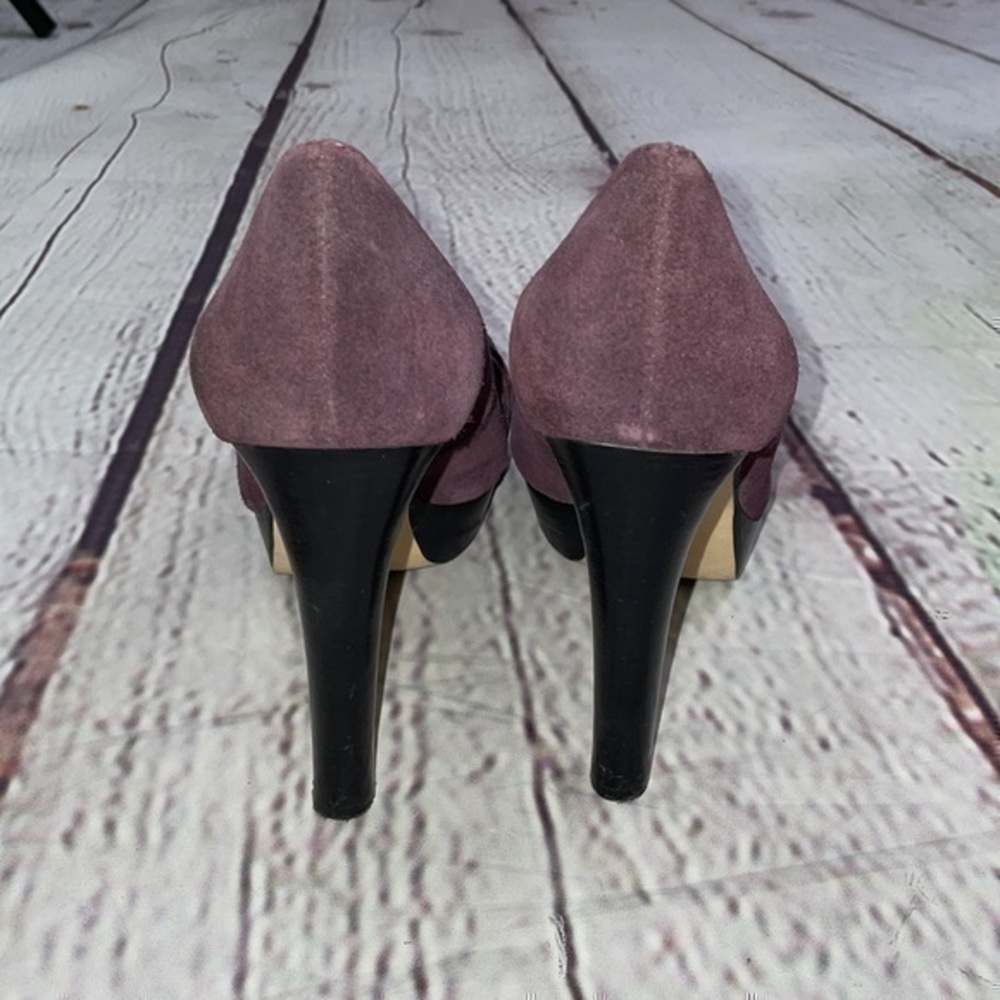 UEC Micheal Kors  w/ gold MK taupe suede heels 7 - Picture 7 of 8